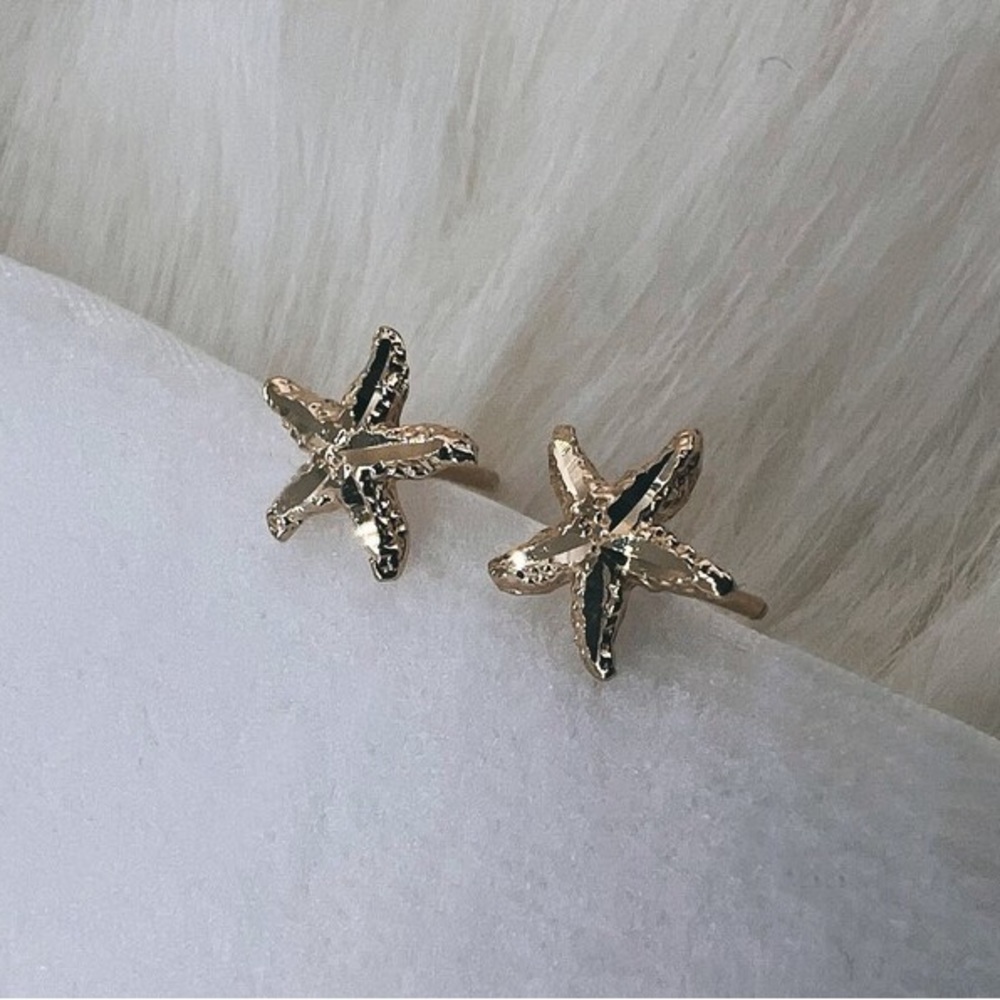 14k solid Gold Small star fish earrings